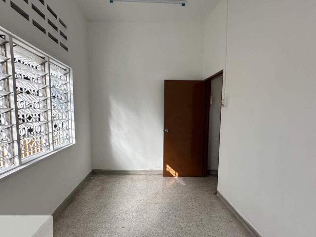 Middle Room For Rent @ Landed House near MRT Sentul Barat