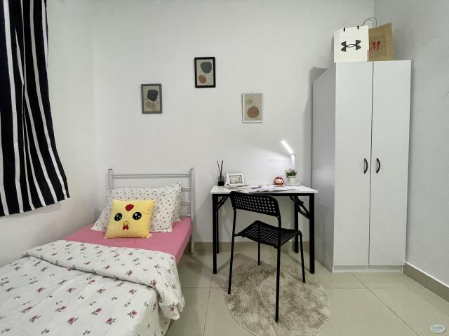 ️ Middle Room for Rent @ One Maxim Sentul Near Duke Highway, HKL, MRT, LRT, Jalan Ipoh, Setapak, and Damansara