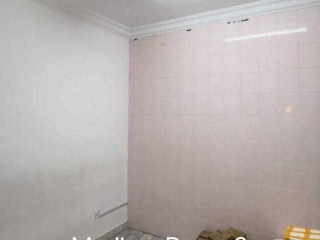 Middle Room for rent Sri Petaling Ground floor with own roof balcony