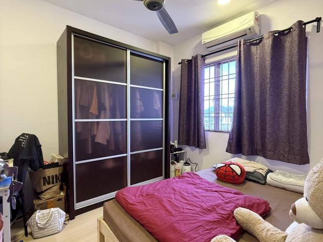 Middle Room free Aircond