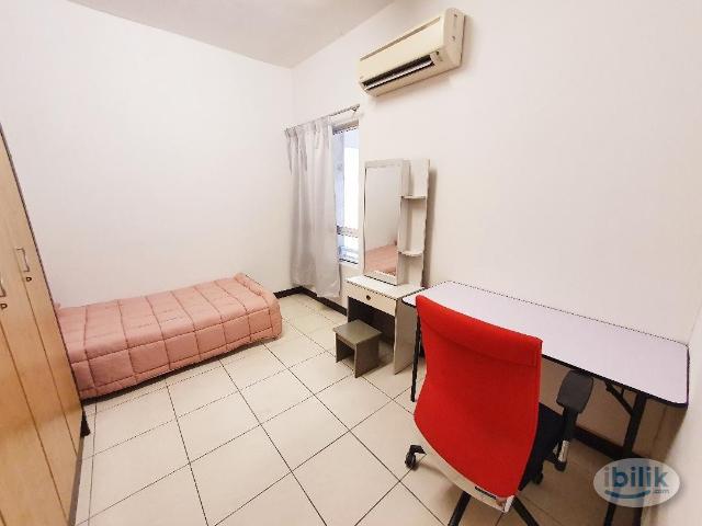 MIDDLE ROOM FREE UTILITY MOVE IN SEPTEMBER 2026