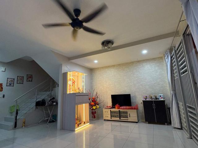 Middle room Fully Furnish