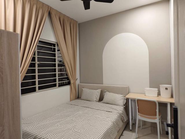Middle Room Fully Furnished at Pelangi Utama, Bandar Utama