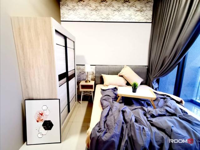 Middle room fully furnished with private balcony @Nidoz Desa petaling