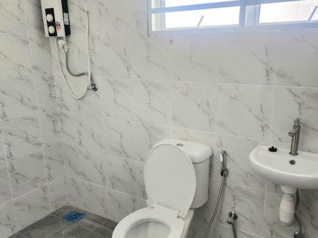 Middle Room, Grd flr, Free Wifi, New, King bed, Ceiling fan, Fridge, Shelf, Bandar Puchong Jaya