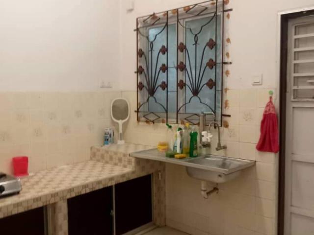 Middle room in Tmn melaka baru