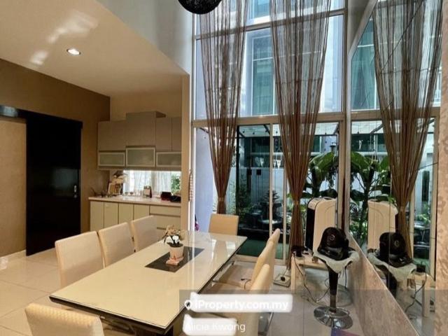 Middle Room in Damansara Atria mall