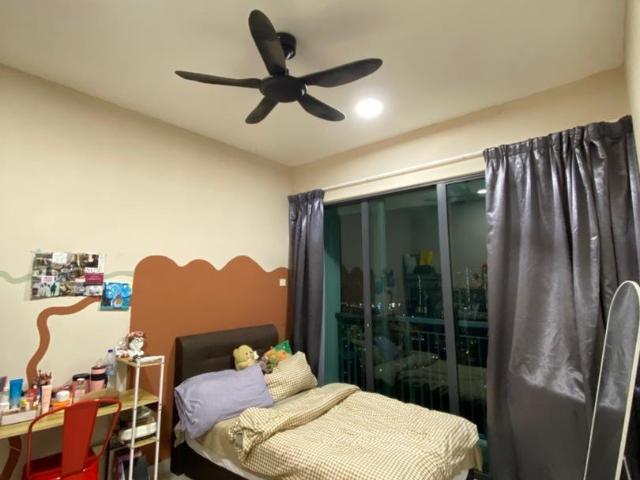 Middle Room in KLTS Residence