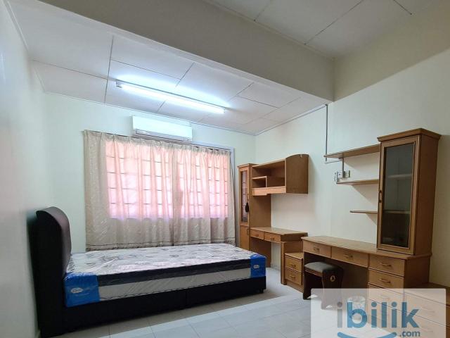 Middle Room Jalan Raja Uda Butterworth, Penang
