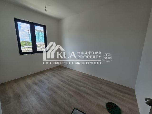 Middle Room Kenny Hill Residence 2 Apartment For Rent! at Kenny Hill, opposite Swinburne