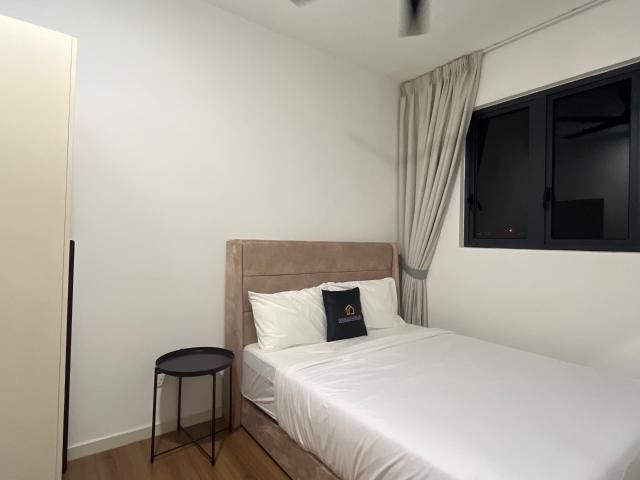 Middle Room | Meta Residence | 300 metres to MRT Putra Permai