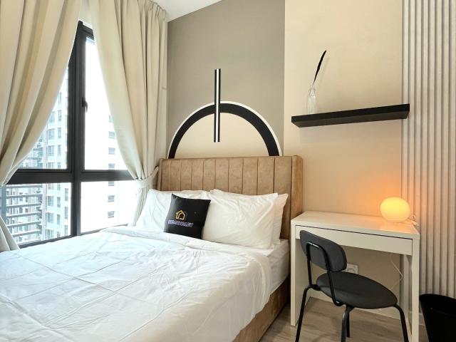 Middle Room | Meta Residence| 300 metres to MRT Putra Permai
