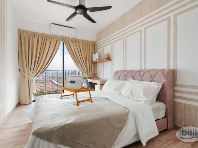 Middle Room | Meta Residence | Female