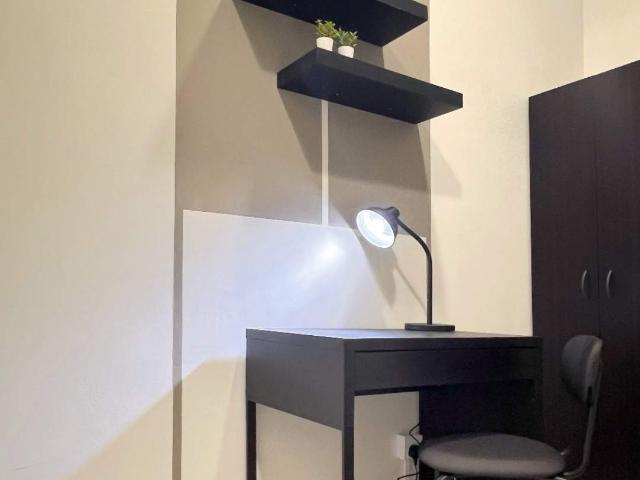 Middle room meta residence seri kembangan
