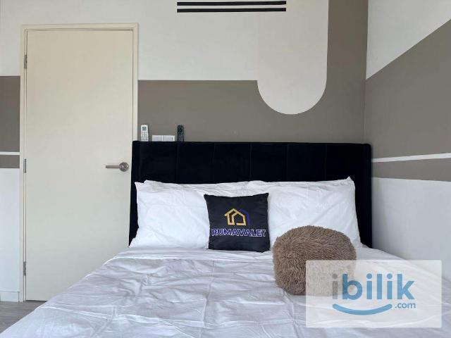 Middle room @ meta residences seri kembangan