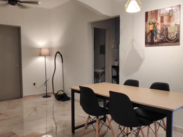 Middle Room @ Miharja Condominium to RENT!