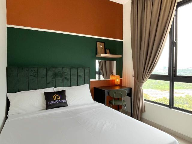 middle room near mrt putra permai