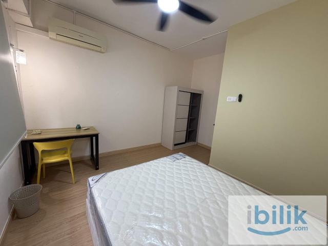 Middle Room Queen Bed Kelana Jaya