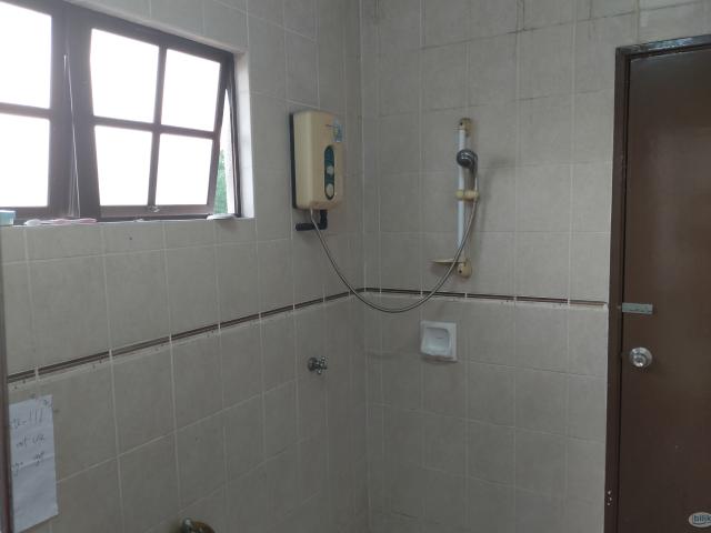 Middle Room Rent with Attached bathroom in Bandar Puteri, Puchong near LRT Station