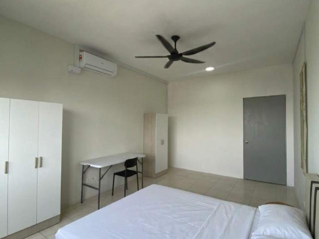 Middle room ready move in
