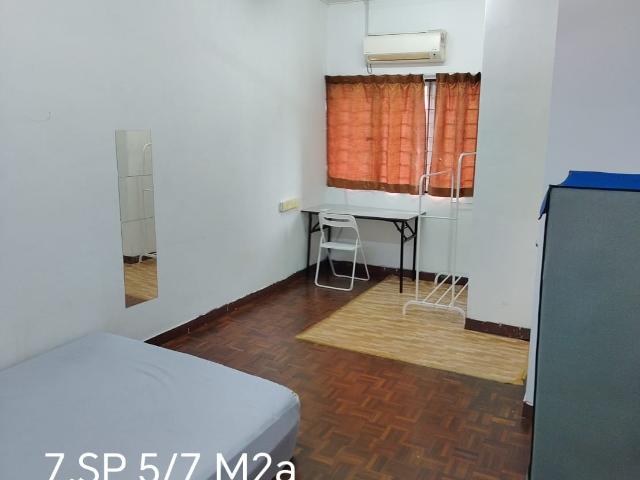 Middle Room @ Seri Utama, Kota Damansara, Petaling Jaya, Selangor