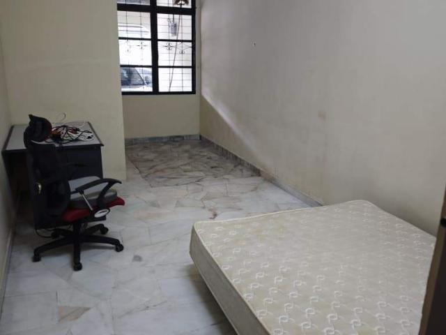 Middle Room Shared Bathroom at Taman Mayang Jaya, Kelana Jaya