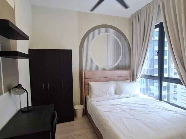 Middle With Full Facilities Unit I Free Utilities Deposit I Free Wifi I 5 Minute To MRT
