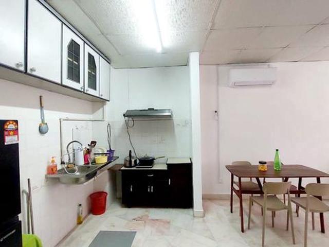 Midlands Court for rent bu 850sf