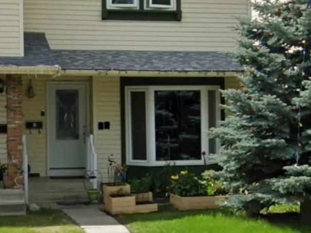Midnapore Full Semi Detached House for Rent 3 Bedroom 1.5 Bath with Lake Access