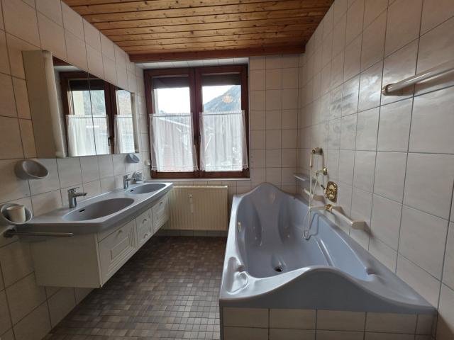 MIETE: Geräumige 3 Zi WHG in guter Lage in Mayrhofen