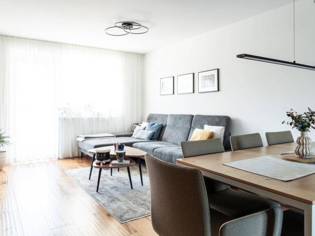 MIETKAUF* Kernsanierte 3 Zimmer Erdgeschosswohnung nähe Plus City
