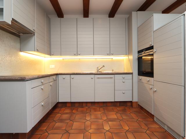 Mietobjekt – einzigartige 6 Zimmer Triplexwohnung inkl. Galerie zu vermieten – Immoschwab AG in Murten und Aarberg