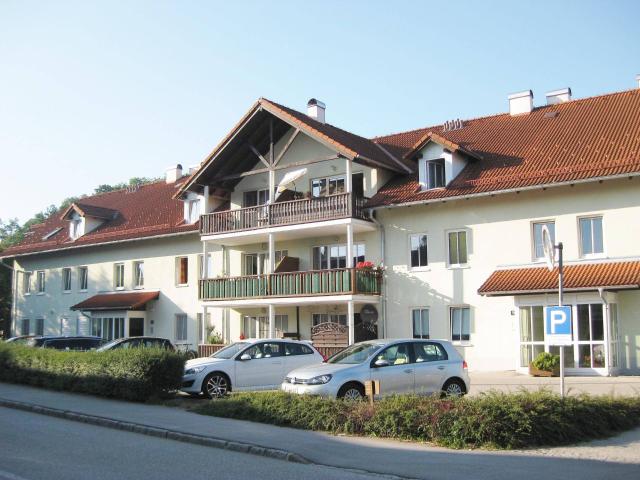 2 Zimmer Wohnung mit Balkon und Parkplatz