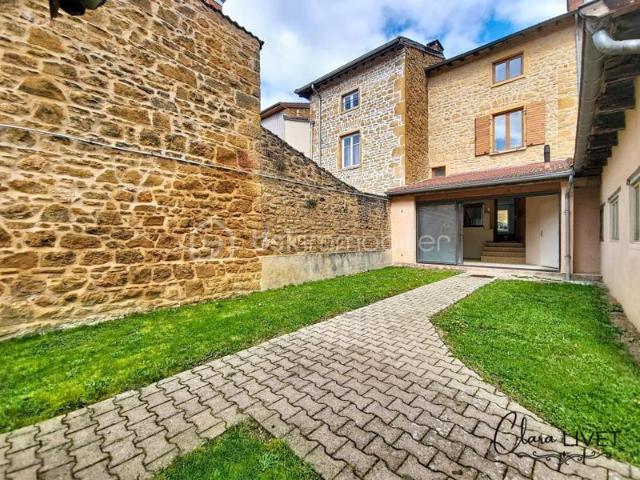 Mieux qu’un appartement: une maison de ville avec jardin & garage à Chessy les Mines