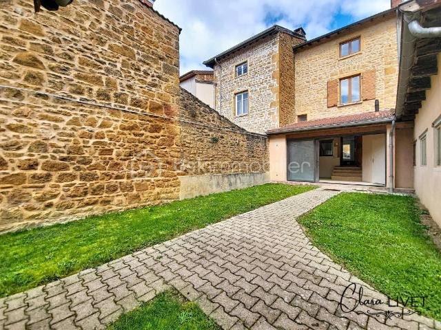 Mieux qu’un appartement: une maison de ville avec jardin & garage à Chessy les Mines