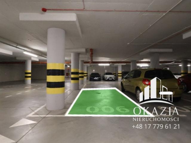 Miejsce parkingowe w Capital Tower – wygoda i bezpieczeństwo