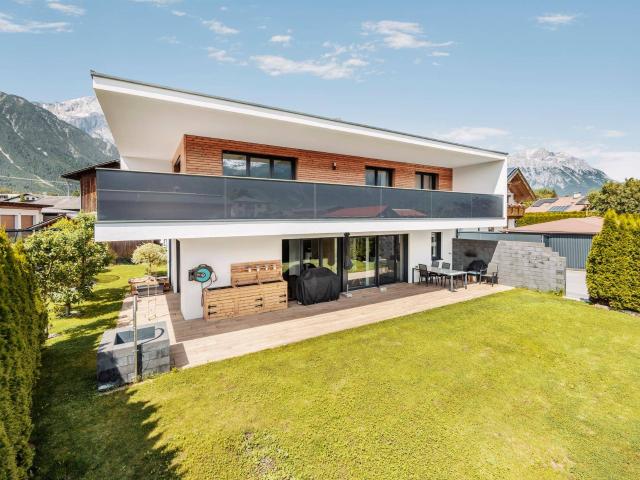 Mieming: Neuwertiges Passivhaus in unverbaubarer Lage