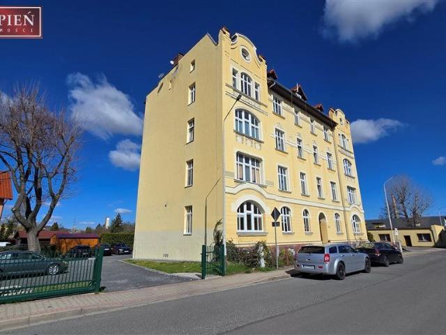 Mieszkanie na sprzedaż 2 pokoje Jelenia Góra, 73,81 m2, parter