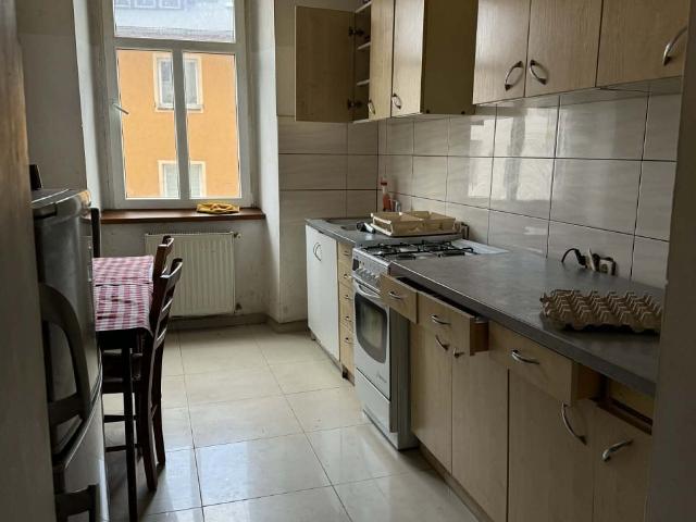 Mieszkanie do remontu w centrum Jeleniej Góry, 70,46 m2