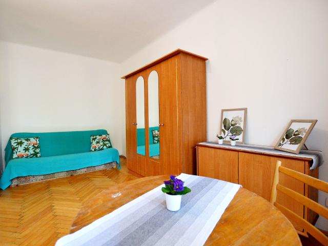 Mieszkanie kawalerka z oddzielną kuchnią 38 m² na wynajem ul. Jadwigi z Łobzowa, Kraków, Łobzów