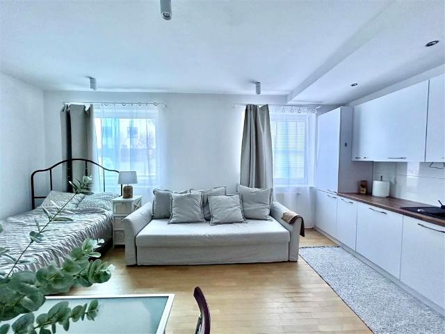Mieszkanie kawalerka z aneksem kuchennym 35 m² na wynajem Gdynia, Mały Kack