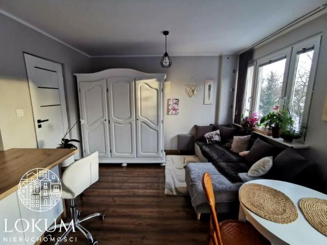 Mieszkanie kawalerka z kuchnią w zabudowie 27 m² na wynajem ul. Karłowicza, Jelenia Góra, Zabobrze I
