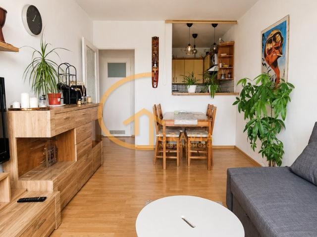2 pokojowe mieszkanie z balkonem, winda, potencjał aranżacji