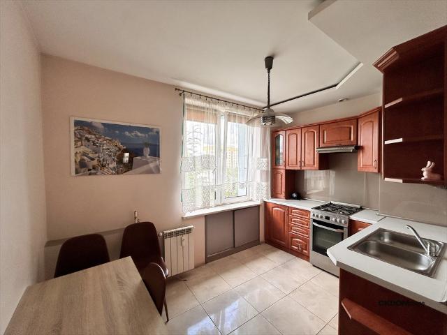 Polecam 39 m² mieszkanie z widną kuchnią i szafą wnękową