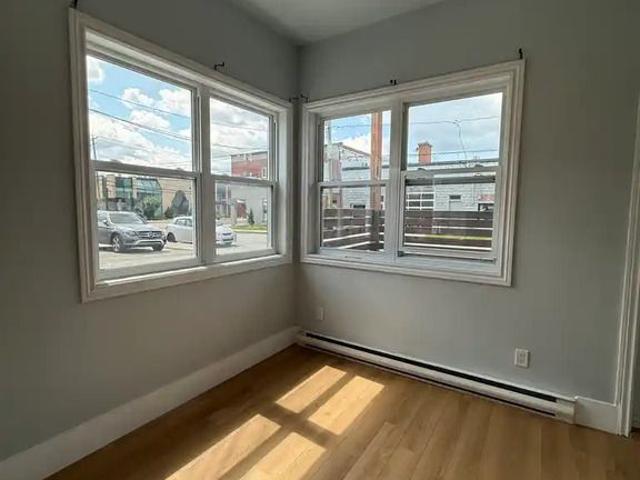 Mignon 4 1/2 Situé Au 20 8e Avenue Nord