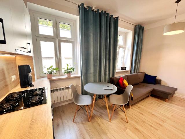 Mikrokawalerka 17 m² z kuchnią w zabudowie na wynajem ul. Henryka Brodatego, Wrocław, Śródmieście
