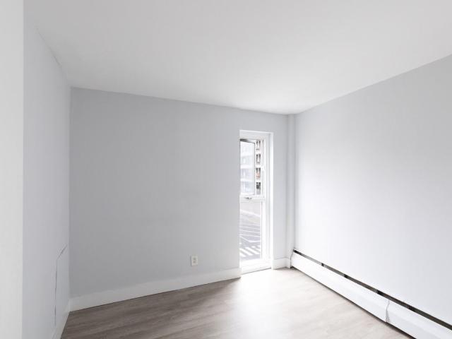 milton 1 Bedroom Apartment for Rent at 105 Rue Milton #309, Montréal, QC H2X 1V4 Milton Parc