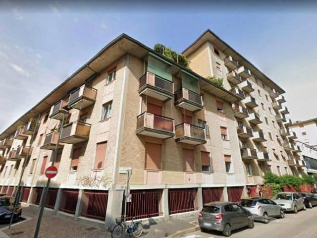 Milano MM1 Precotto AFFITTASI appartamento bilocale con box