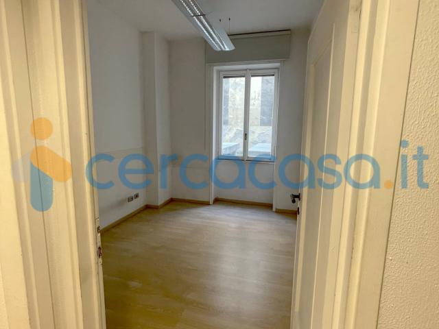 Milano MM San Babila appartamento con terrazzino