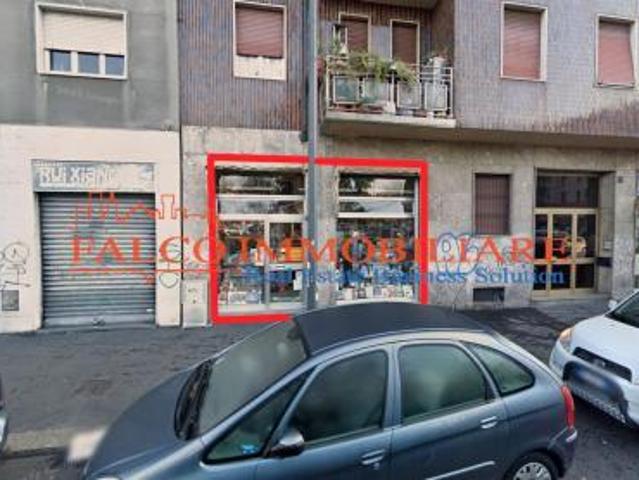 MILANO, PIAZZA MONTE FALTERONA IN LOCAZIONE NEGOZIO 43 MQ 2 LUCI